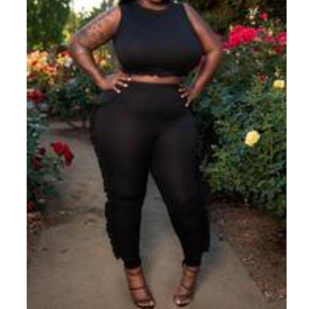 Plus size ruffle jogger set